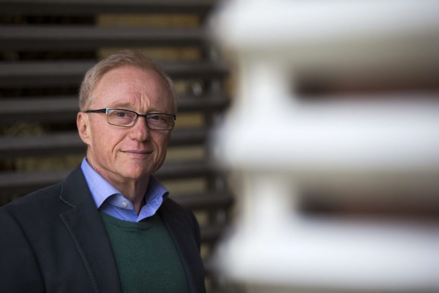 David Grossman wird f&uuml;r seinen Einsatz im Nahostkonflikt ausgezeichnet.  | Foto: Alejandro Garcia/EFE/EPA/dpa