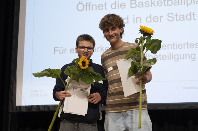 Zwei der jngsten Preistrger, die die...n der Stadt Freiburg&quot; initiierten  | Foto: Patrick Seeger/Stadt Freiburg