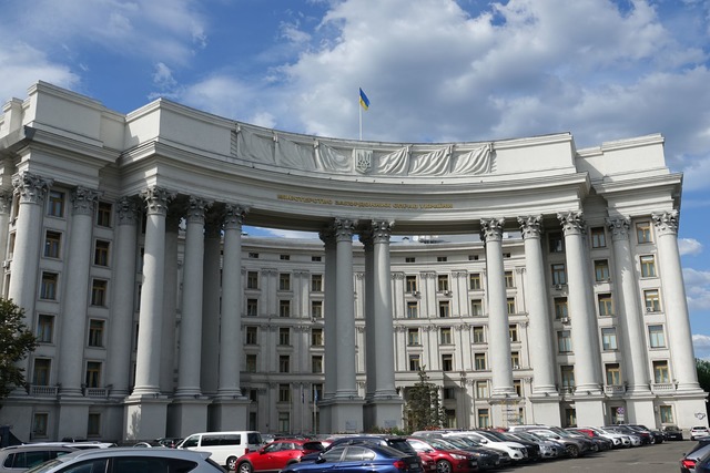 Die Ukraine wird nach Angaben des Au&s...tzung ihres Staatsgebiets akzeptieren.  | Foto: Friedemann Kohler/dpa