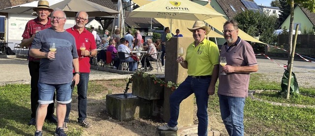 Mit neuem Wein wurde beim Heimattag in...r, Ralf Obergfll und Christian Hugo.   | Foto: Werner Schnabl