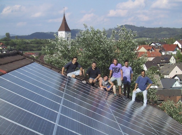 Im Juli 2004 (Foto) ging die PV-Anlage...r Grundschule Oberschopfheim ans Netz.  | Foto: privat