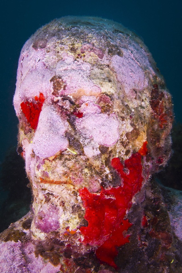 Die Unterwasser-Statuen von Jason deCaires Taylor sind spektakul&auml;r.  | Foto: ---/Jason deCaires Taylor /dpa