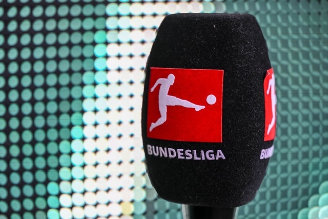 Die Deutsche Fu&szlig;ball Liga muss den Verkauf der TV-Rechte neu starten.  | Foto: Harry Langer/dpa