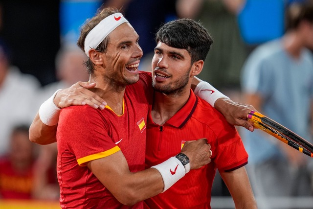 Bei den Olympischen Spielen verpassten... (l) und Carlos Alcaraz eine Medaille.  | Foto: Manu Fernandez/AP/dpa