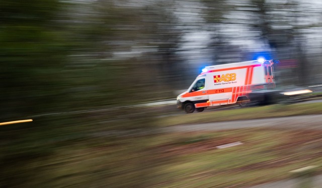 Die Ermittlungen zu dem tragischen Unfall dauern an. (Symbolbild)  | Foto: Julian Stratenschulte/dpa