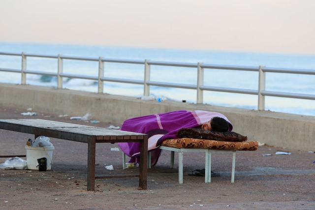 Auch im Libanon geraten vor allem Zivilisten zwischen die Fronten.  | Foto: Mohammed Zaatari/AP/dpa