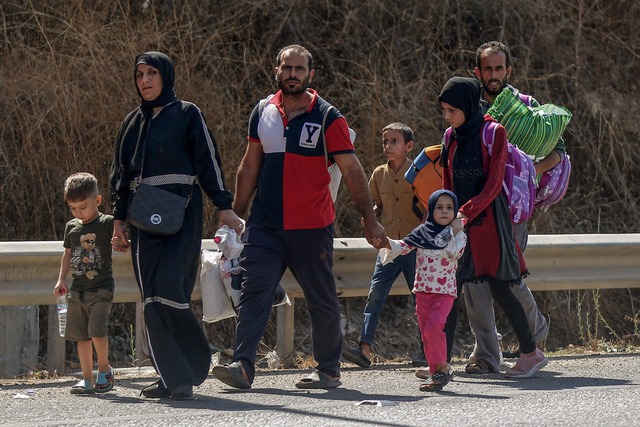 Eine libanesische Familie auf der Flucht. (Archivbild)  | Foto: Marwan Naamani/dpa