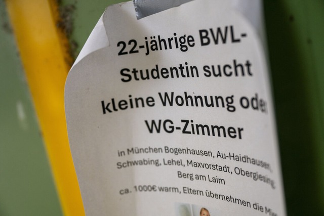 Wohnungssuche per Handzettel - in Unistdten weit verbreitet  | Foto: Peter Kneffel (dpa)