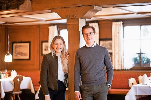 Seit April fhren sie den altehrwrdigen Ochsen: Elena Schnaas und Simon Bruker  | Foto: Dominik Sackmann (Lichtwerk.de)