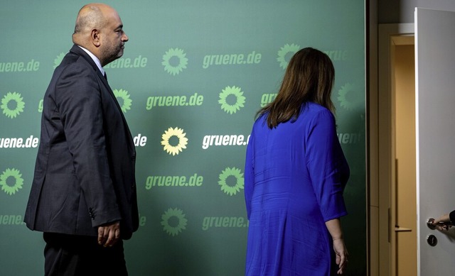 Treten ab: Ricarda Lang und Omid Nouri...kzugsankndigung am Mittwoch in Berlin  | Foto: Fabian Sommer (dpa)