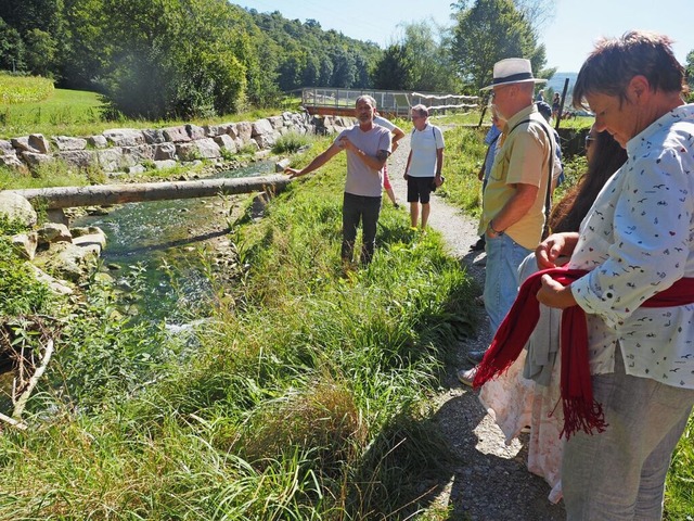 Projektplaner Rolf Gall (links) erklr... schweizweit eine Pionierleistung ist.  | Foto: Boris Burkhardt