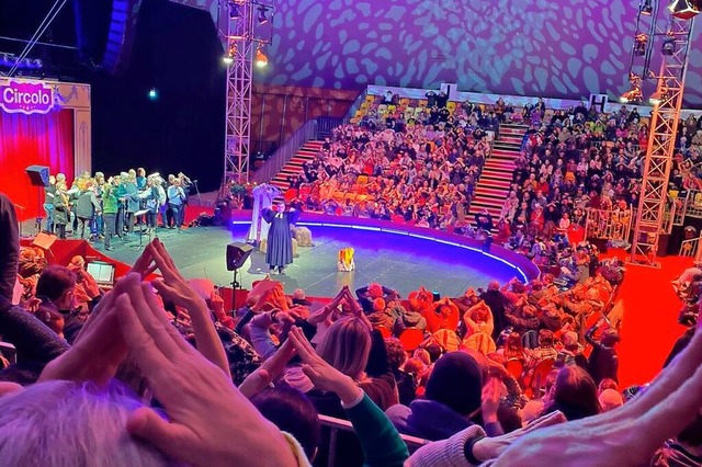 Ein kumenischer Gottesdienst im Circo...berhaften Raum&#8220; zu den Menschen.  | Foto: Joachim Koffler