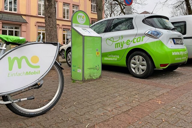 An den Stationen soll man Fahrrder, P...ion mit Auto und Fahrrad in Offenburg.  | Foto: Helmut Seller