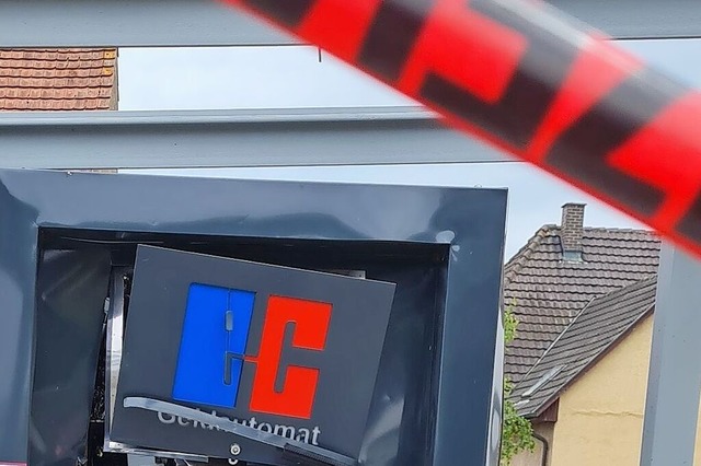 Die Tter flohen wohl auf Motorrdern:...automat gesprengt worden (Symbolbild).  | Foto: Ilona Hge