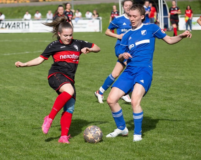 Hanna Birkenberger (links) steht mit d...er schwierigen, aber lsbaren Aufgabe.  | Foto: Wolfgang Scheu