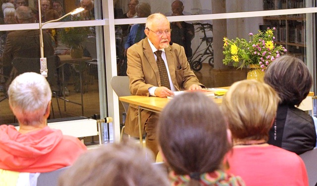 Bestens gefllt war die Mllheimer Mediathek zum Vortrag von Lothar Humburg.  | Foto: Susanne Pfunder