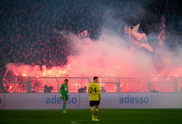 Spiel mit viel Brisanz: Dortmund steht gegen Bochum unter Druck.  | Foto: Bernd Thissen/dpa