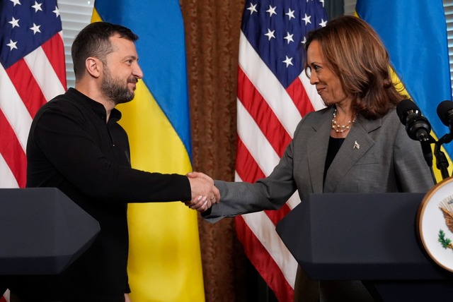 Harris warnt vor den Folgen eines m&ou...Wahlsiegs Trumps f&uuml;r die Ukraine.  | Foto: Jacquelyn Martin/AP