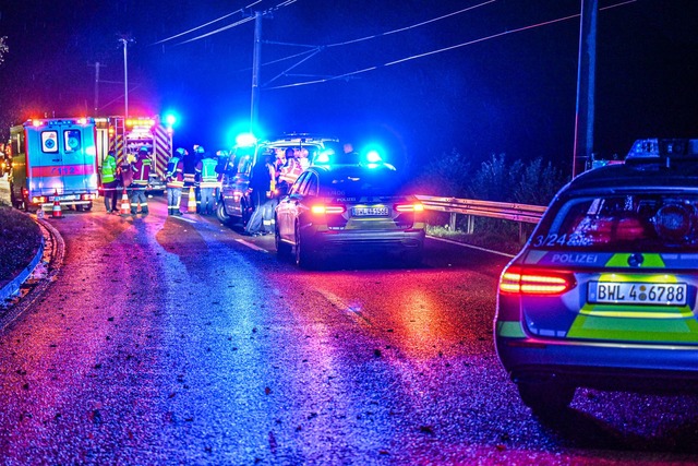 Bei einem Unfall nahe Waldbronn (Landk...Karlsruhe) sind zwei Kinder gestorben.  | Foto: Marius Bulling/dpa