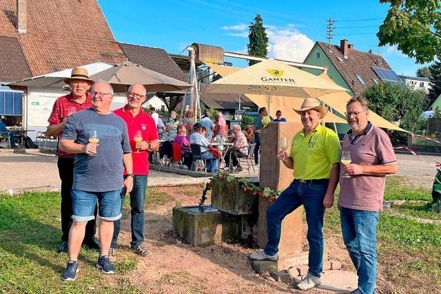 Broggingen feiert die Rckkehr des alten Brunnens