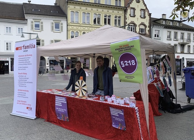 Der Infostand von Pro Familia auf dem Alten Marktplatz in Lrrach  | Foto: Pro Familia