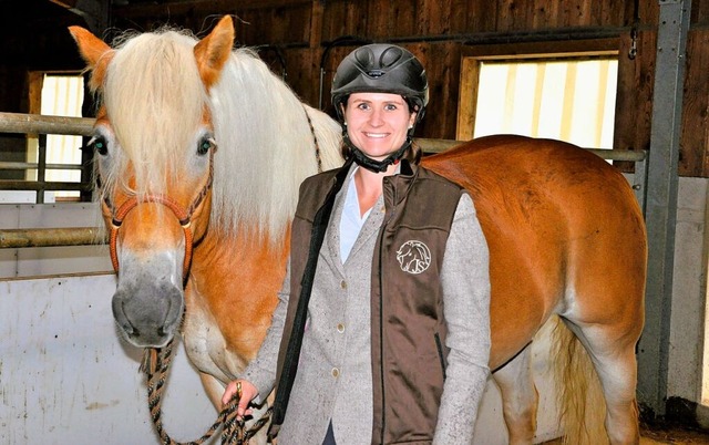 Jeannine Slowik mit dem Haflinger Byron  | Foto: Ines Bode