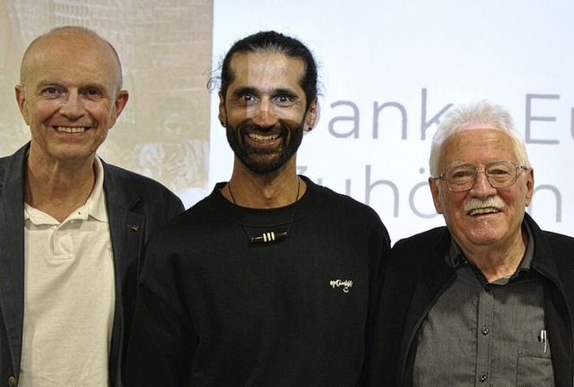 Brgermeister Dietmar Zpernick, Basu Dev Tiwari und Willi Moosmann  (von links)  | Foto: Ralph Fautz