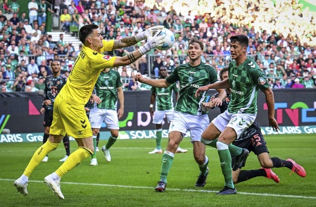 Mario Zetterer, Torwart von Werder Bre...r das Zeug fr die Nationalmannschaft.  | Foto: Sina Schuldt (dpa)