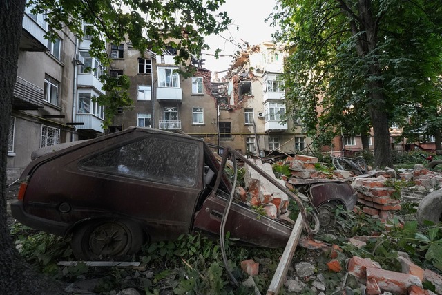 Mindestens sechs Menschen starben durc... ukrainischen Stadt Sumy. (Archivbild)  | Foto: Andrii Marienko/AP/dpa