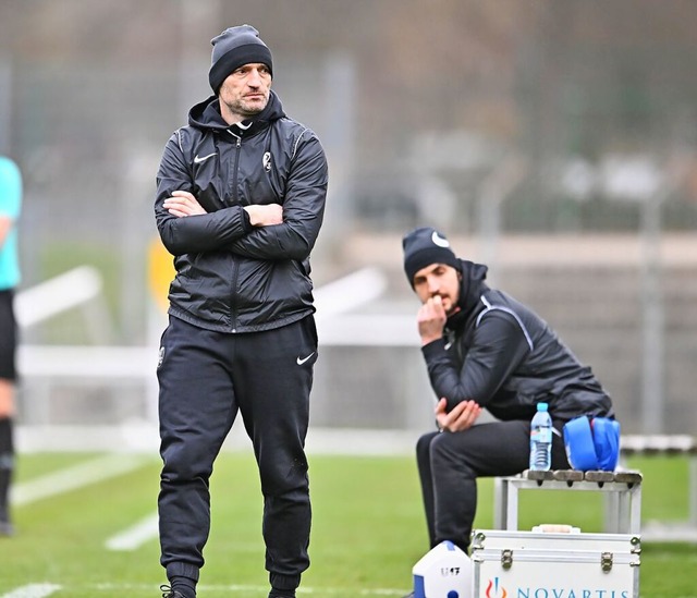 Fr Bernhard Weis und die U19 des SC F...rung in die Endrunde noch zu schaffen.  | Foto: Achim Keller