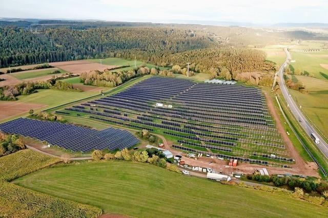 Vier Millionen Euro Investition: Solarpark an der B31 bei Lffingen ist fast betriebsbereit