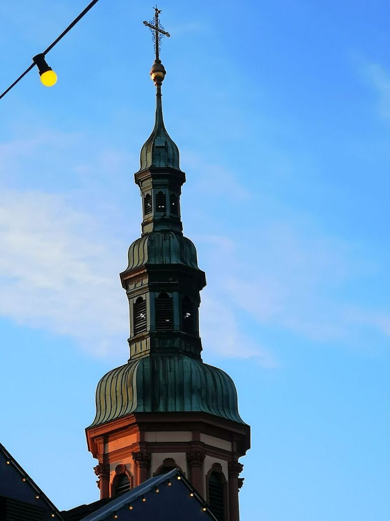 Eingebettet ins 65. Ortenauer Weinfest in der Offenburger Innenstadt war zur Feier von 100 Jahre Oberrheinmesse Offenburg ein Festumzug am Sonntagvormittag. Das Weinfest dauert noch bis Montagabend, 30. September.