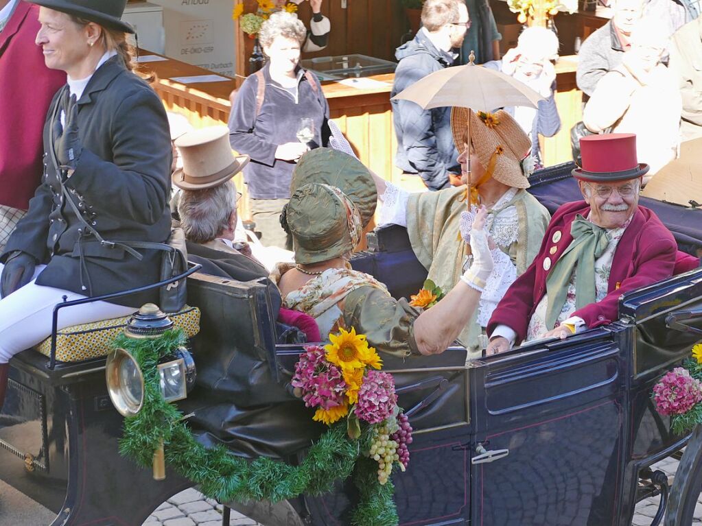 Eingebettet ins 65. Ortenauer Weinfest in der Offenburger Innenstadt war zur Feier von 100 Jahre Oberrheinmesse Offenburg ein Festumzug am Sonntagvormittag. Das Weinfest dauert noch bis Montagabend, 30. September.