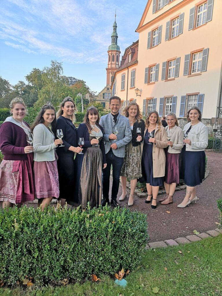 Eingebettet ins 65. Ortenauer Weinfest in der Offenburger Innenstadt war zur Feier von 100 Jahre Oberrheinmesse Offenburg ein Festumzug am Sonntagvormittag. Das Weinfest dauert noch bis Montagabend, 30. September.