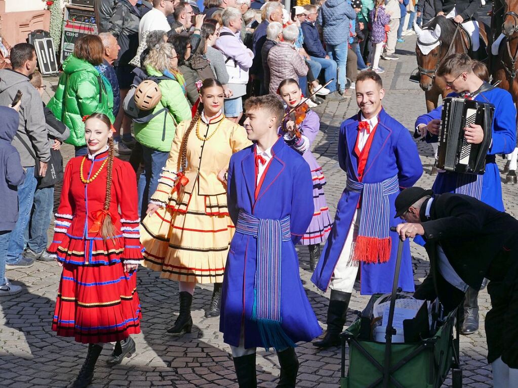 Eingebettet ins 65. Ortenauer Weinfest in der Offenburger Innenstadt war zur Feier von 100 Jahre Oberrheinmesse Offenburg ein Festumzug am Sonntagvormittag. Das Weinfest dauert noch bis Montagabend, 30. September.