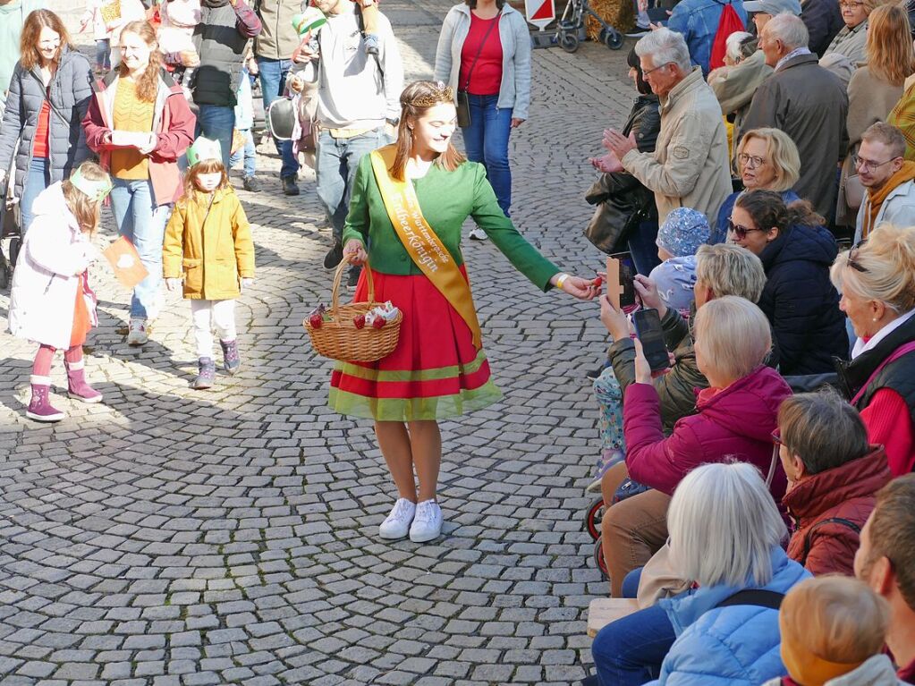 Eingebettet ins 65. Ortenauer Weinfest in der Offenburger Innenstadt war zur Feier von 100 Jahre Oberrheinmesse Offenburg ein Festumzug am Sonntagvormittag. Das Weinfest dauert noch bis Montagabend, 30. September.