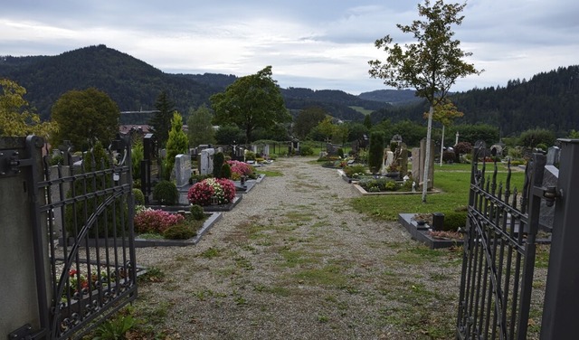 Zunchst werden die Hauptwege des Friedhofs in Bleibach asphaltiert.  | Foto: Tobias Winterhalter