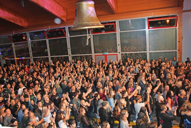 700 Fans waren zum Konzert der Nrnber...n die Unadinger Brgerhalle  gekommen.  | Foto: Christa Maier