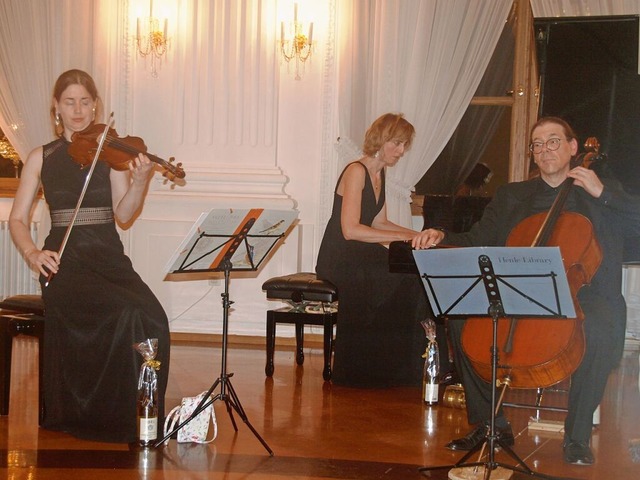 Das Klaviertrio Wrzburg mit Katharina...ke von Mozart, Chopin und Mendelssohn.  | Foto: Karin Stckl-Steinebrunner