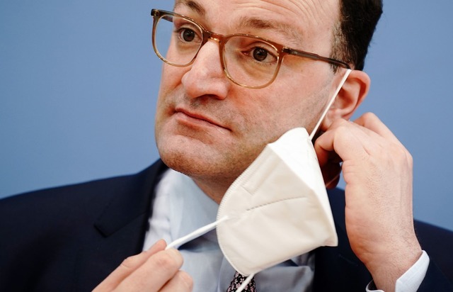 Jens Spahn (CDU) setzte als Gesundheit... der Merkel-Regierung gegen Corona um.  | Foto: Kay Nietfeld/dpa