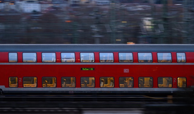 Die Bahn kommt fter mal zu spt - man...nalausfllen.<Bildquelle></Bildquelle>  | Foto: Sebastian Gollnow (dpa)