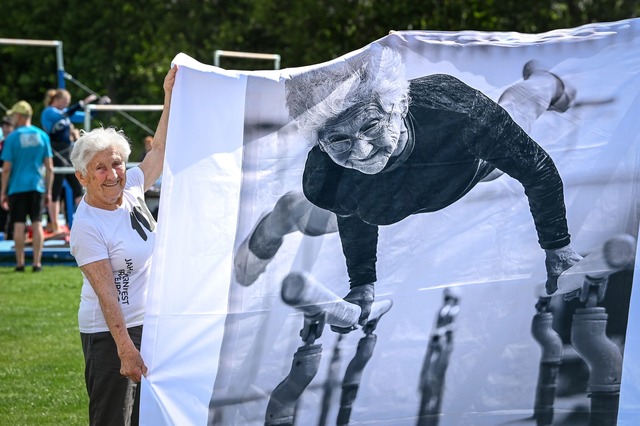 Johanna Quaas (98) hat es schriftlich ...ttkampfturnerin der Welt. (Archivbild)  | Foto: Heiko Rebsch/dpa