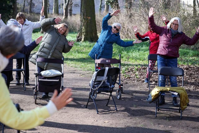 Ein wenig geht immer: Seniorinnen beim...ml;then (Sachsen-Anhalt). (Archivbild)  | Foto: Jan Woitas/dpa