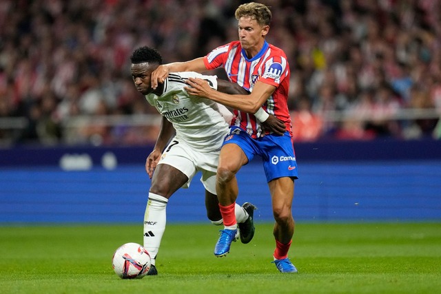 K&auml;mpfen um den Sieg im Stadtderby...ior (l) und Atleticos Marcos Llorente.  | Foto: Bernat Armangue/AP