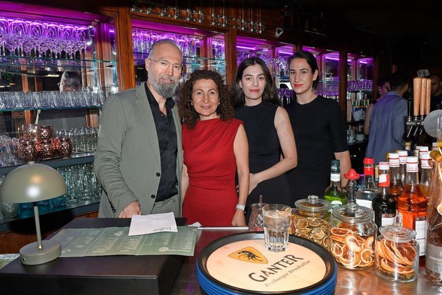 Wiedererffnung des Wolkenkratzers mit...ircan Yasar, Ela Yasar und Esra Kurt.   | Foto: Bettina Schaller