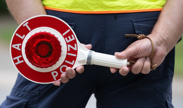 Die Polizei konnte den flchtenden Fah...t in Seelbach festnehmen (Symbolfoto).  | Foto: Hendrik Schmidt (dpa)