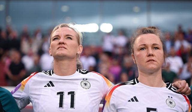 Alexandra Popp soll Marina Hegering (r...ml;cktritt aus der DFB-Auswahl folgen.  | Foto: Sebastian Christoph Gollnow/dpa