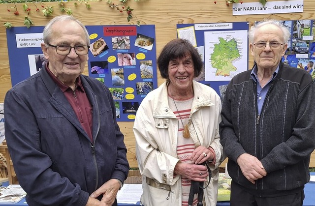 Ursula Weiher wurde fr 70 Jahre Nabu-...ks) und Udo Baum fr 50 Jahre geehrt.   | Foto: Wolfgang Beck