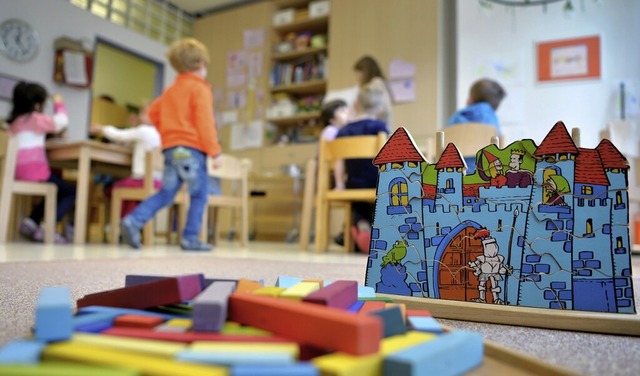 Die Elternbeitrge fr Kindertagessttten steigen bis 2026 um 14,8 Prozent.  | Foto: Monika Skolimowska (dpa)