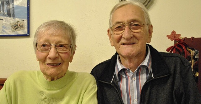 Helga und Horst Wnsch haben die Skihtte mit aufgebaut.  | Foto: Ralph Fautz